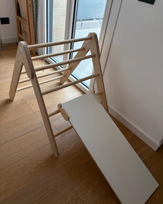 Triangolo di pikler con scivolo e arrampicata