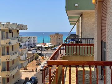 Spazioso appartamento con vista mare