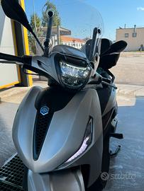 Beverly 400 hpe  pari al nuovo 8600km