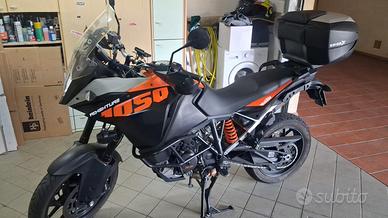Moto KTM Adventure cc1050
