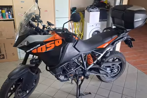 Moto KTM Adventure cc1050