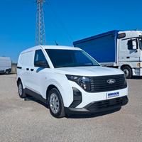 Ford Transit Courier con gancio traino estraibile