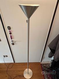 Lampada da terra piantana dimerabile