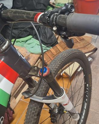 Bici mtb carbonio tg m fatta a mano