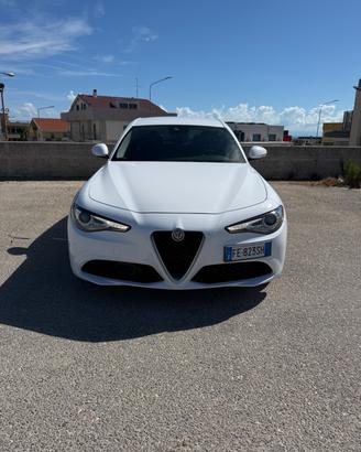 Giulia 2.2 Turbodiesel 180 CV AT8 Sport Launch Edi