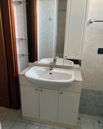 Mobiletto bagno con lavandino
