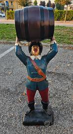 figura gigante da Pub 