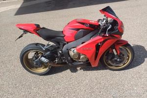 CBR 1000 R 