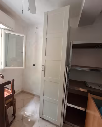 Armadio in legno bianco