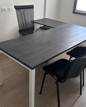 Arredamento completo per n. 2 uffici pari al nuovo