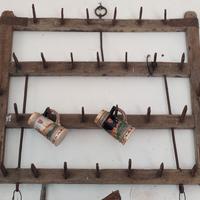 antico erpice utilizzabile come portaboccali