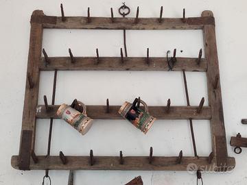 antico erpice utilizzabile come portaboccali