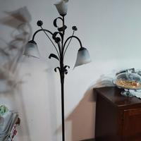 Lampada da terra motivo floreale