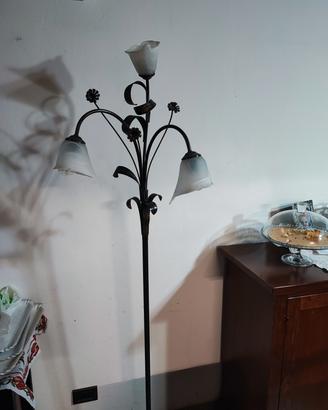 Lampada da terra motivo floreale