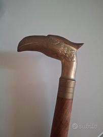 Bastone da passeggio con pomo a testa di rapace