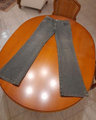 Jeans neri da donna marca Gaudi'.