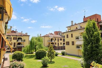 2 LOCALI A ROSATE