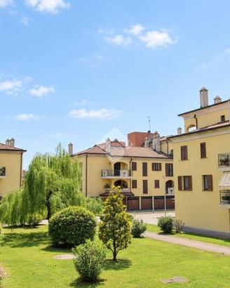 2 LOCALI A ROSATE