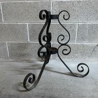 Portavaso treppiedi in ferro battuto