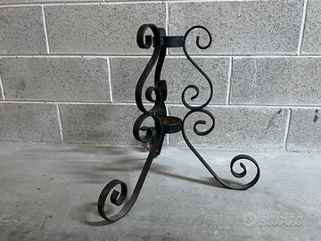 Portavaso treppiedi in ferro battuto