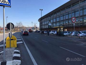 Ufficio e due posti auto coperti a Mestre (VE)