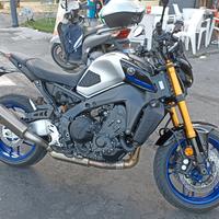 Yamaha MT09 SP 2022 con scarico completo Akrapovic