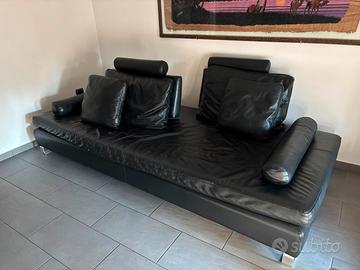 DIVANO IN PELLE