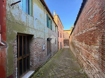 CASA SEMINDIPENDENTE A FABRIANO