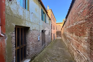 CASA SEMINDIPENDENTE A FABRIANO