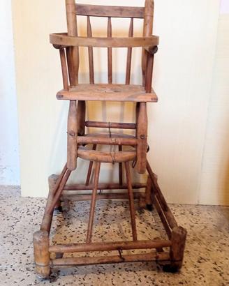 seggiolone il legno antico.