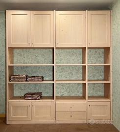 Libreria in Legno Chiaro con ante e cassetti