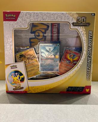 Pokemon collezione con poster 30th
