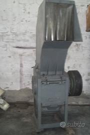 Carrelli elevatori,bilance,pressa.mulino,ecc