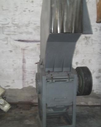 Carrelli elevatori,bilance,pressa.mulino,ecc