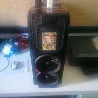 PC fisso desktop Intel Nvidia e monitor LCD