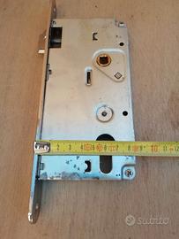 Serratura Yale per porta 