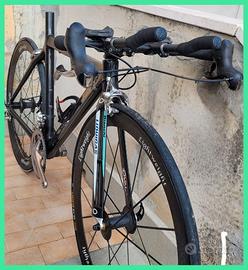 Bicicletta da triathlon con telaio in carbonio pro