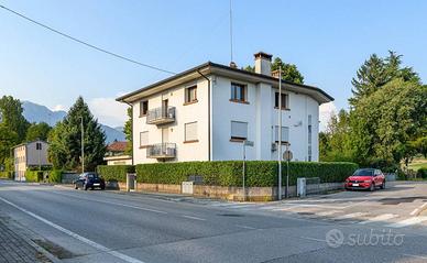 Appartamento di 155 m² con più di 5 locali e box a