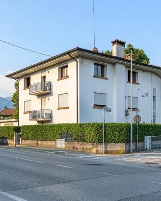 Appartamento di 155 m² con più di 5 locali e box a