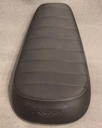 Sella Triumph street scrambler
