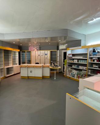Svendesi arredamento farmacia