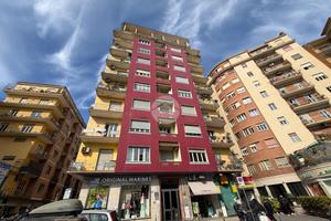 3 LOCALI A NAPOLI