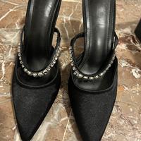 Decollete nere con cinturini in strass