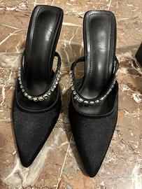 Decollete nere con cinturini in strass