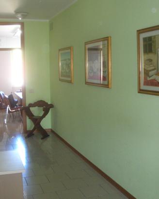 Ufficio con pareti attrezzate e archivio 347 22 42
