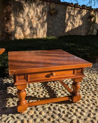 Tavolo quadrato in legno 