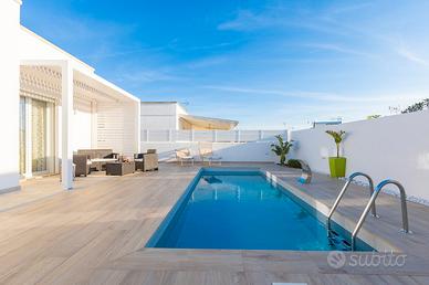 Casa con piscina a 600mt dal mare