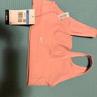 Top nike con cartellino zona morena