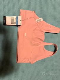 Top nike con cartellino zona morena