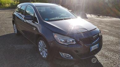 Opel Astra J CDTI 125 CV "Cosmo" 